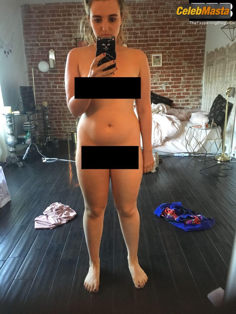 Chloe Fineman Pics: Sexy Photos Collection photo 1