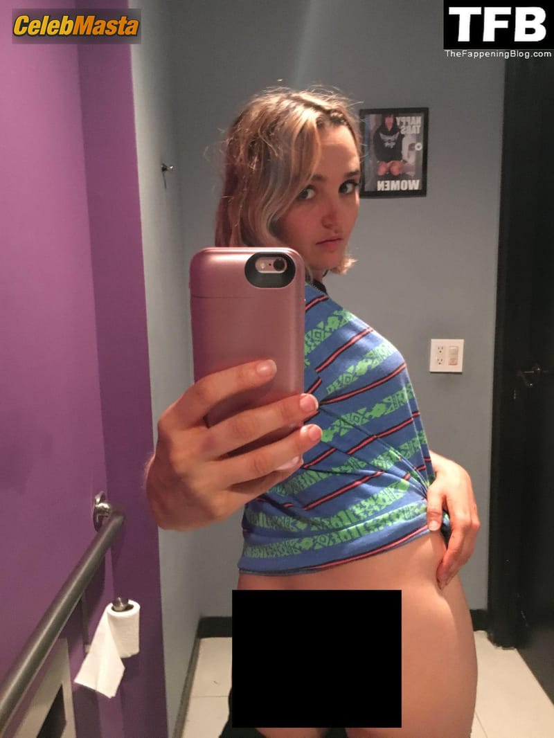 Chloe Fineman Pics: Sexy Photos Collection photo 2