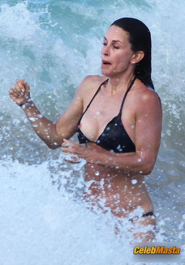 Courteney Cox Photos from Beach Babes photo 4