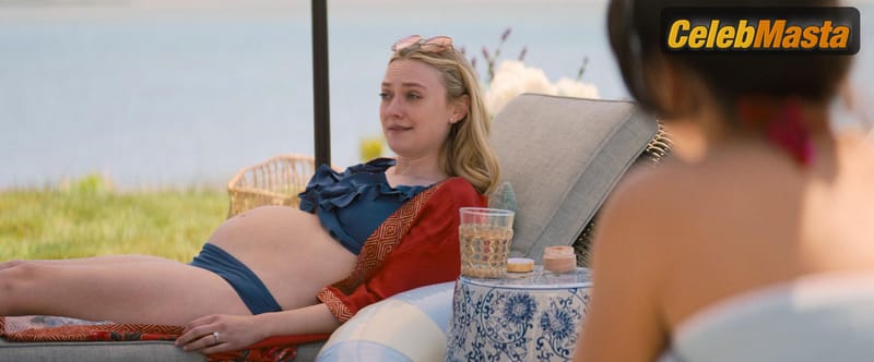 Photo Gallery: Dakota Fanning in The Perfect Couple photo 2