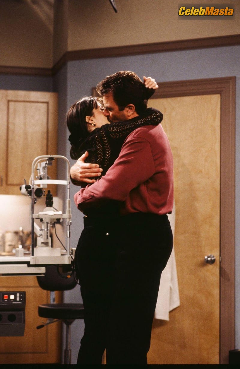 Courteney Cox Photo Gallery from Friends photo 4