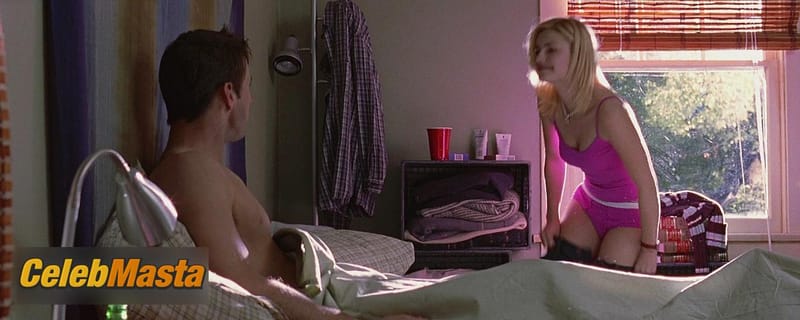 Elisha Cuthbert Photo Gallery from Old School photo 1
