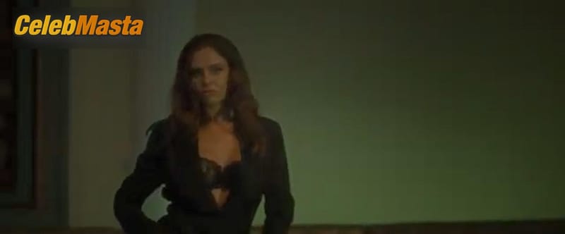 Elizabeth Hurley Photo Gallery from Viktor photo 2