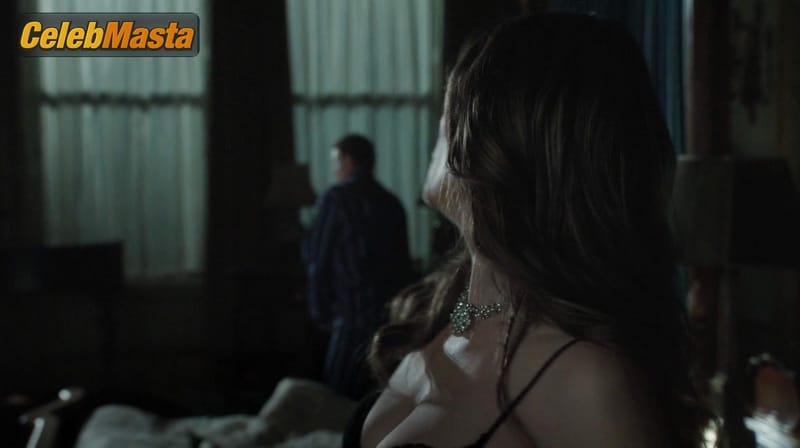 Photo Gallery: Elizabeth Hurley in The Royals photo 4
