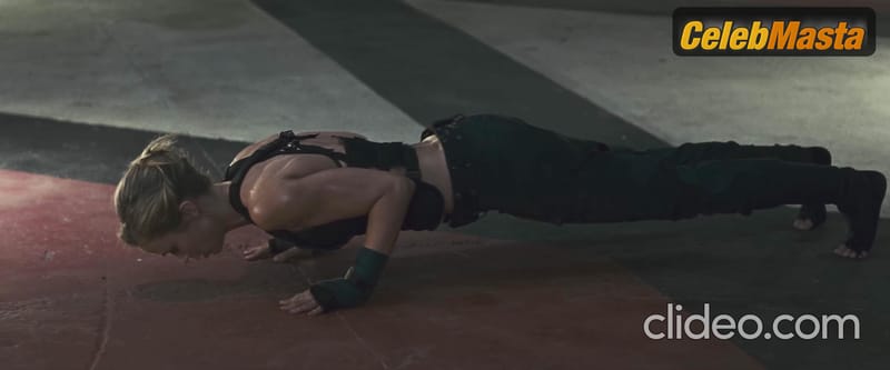 Emily Blunt Scene Photos Gallery from Edge Of Tomorrow photo 2