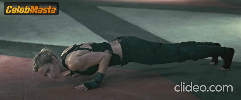 Emily Blunt Scene Photos Gallery from Edge Of Tomorrow photo 4