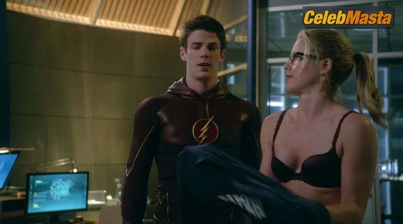 Emily Bett Rickards Photo Set from The Flash photo 3