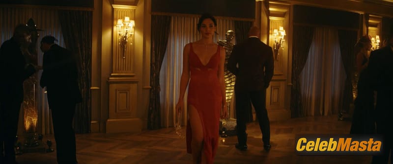 Gal Gadot Photo Set from Red Notice photo 2