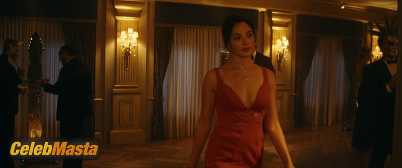 Gal Gadot Photo Set from Red Notice photo 3