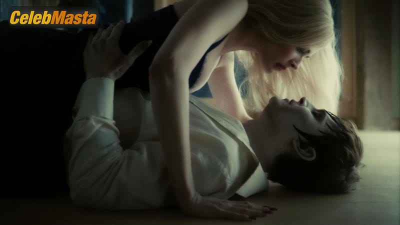 Eva Green Photo Set from Dark Shadows photo 1