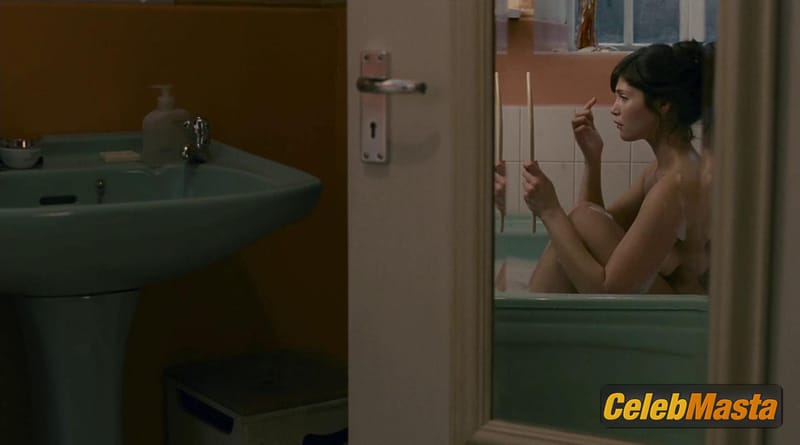 Photo Gallery: Gemma Arterton in Tamara Drewe photo 4