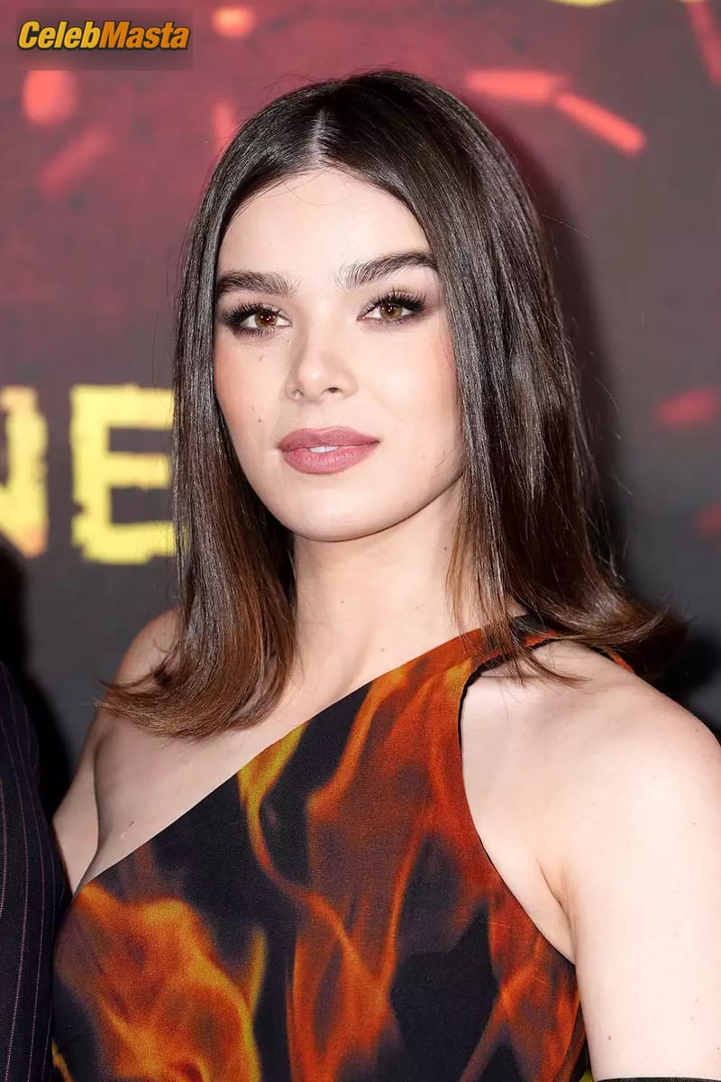 Photo Gallery: Hailee Steinfeld in Sinners photo 3