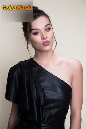 Hailee Steinfeld Scene Photos Gallery from Variety’s Power Of Women photo 3