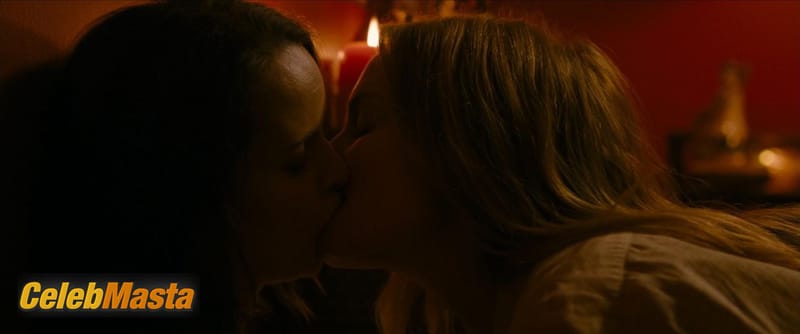 Heather Graham Photos from Wetlands photo 1