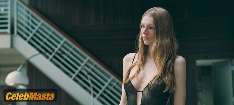 Photo Gallery: Hunter Schafer in Euphoria photo 1