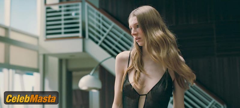 Photo Gallery: Hunter Schafer in Euphoria photo 2