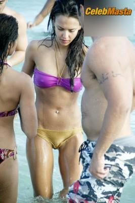 Jessica Alba in Beach Babes