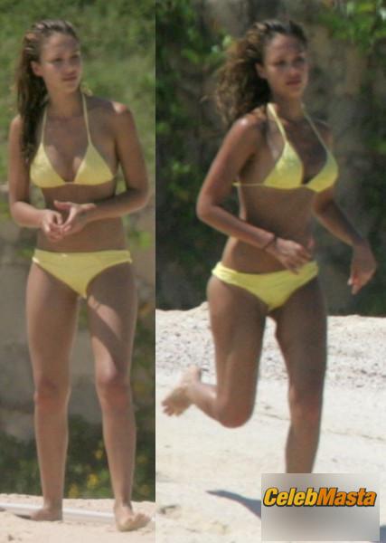 Jessica Alba in Beach Babes