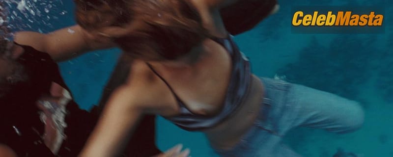 Photo Gallery: Jessica Alba in Into The Blue photo 3