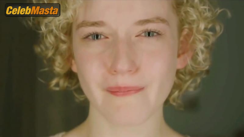 Julia Garner Photo Set from The Americans photo 3