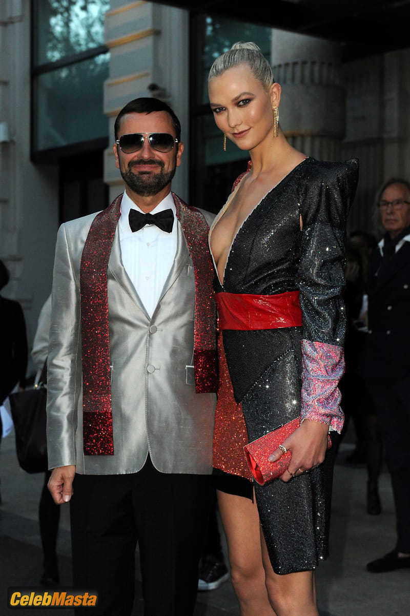 Karlie Kloss Pics: Sexy Seen Leaving Her Hotel In Milan photo 1