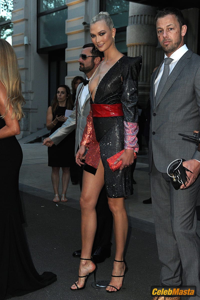 Karlie Kloss Pics: Sexy Seen Leaving Her Hotel In Milan photo 3