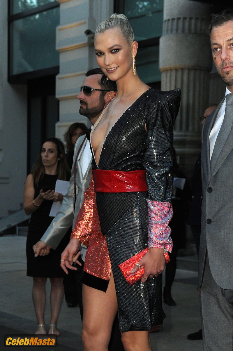 Karlie Kloss Pics: Sexy Seen Leaving Her Hotel In Milan photo 4