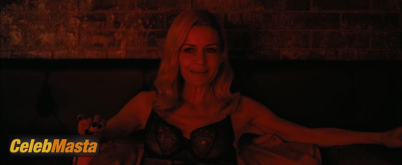 Photo Gallery: Kate Siegel in The Fall Of The House Of Usher photo 3