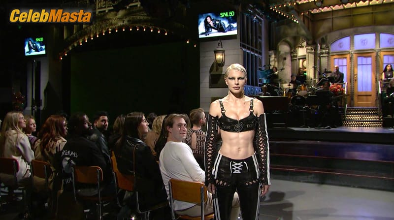 Photo Gallery: Julia Fox in Saturday Night Live photo 2