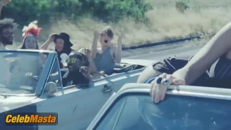 Katy Perry Scene Photos Gallery from Teenage Dream photo 3