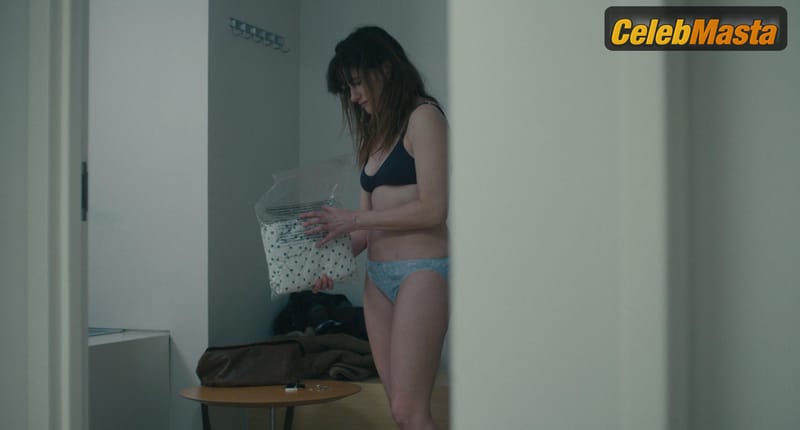 Kathryn Hahn Scene Photos Gallery from Private Life photo 2