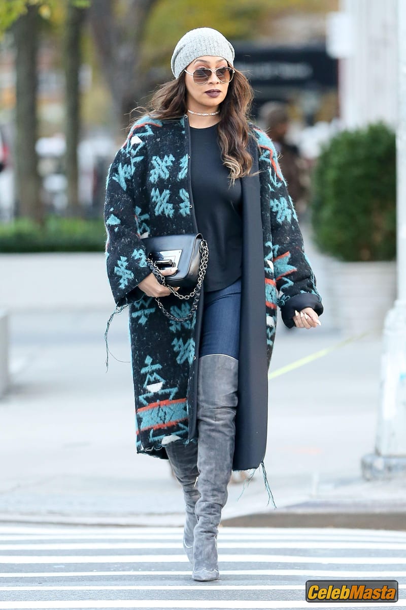 La La Anthony Photos: Pokies Spotted In The Cold Weather In A Black Top Without photo 3