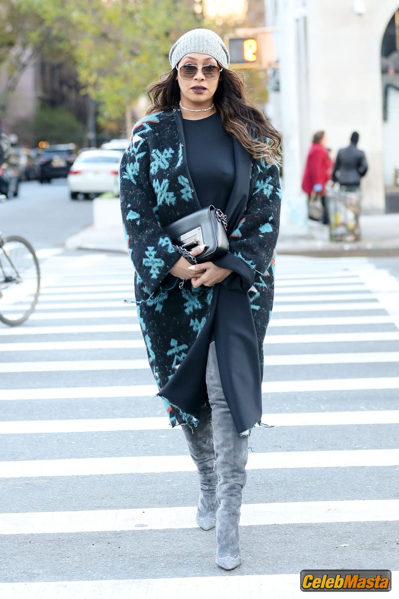 La La Anthony Photos: Pokies Spotted In The Cold Weather In A Black Top Without photo 4