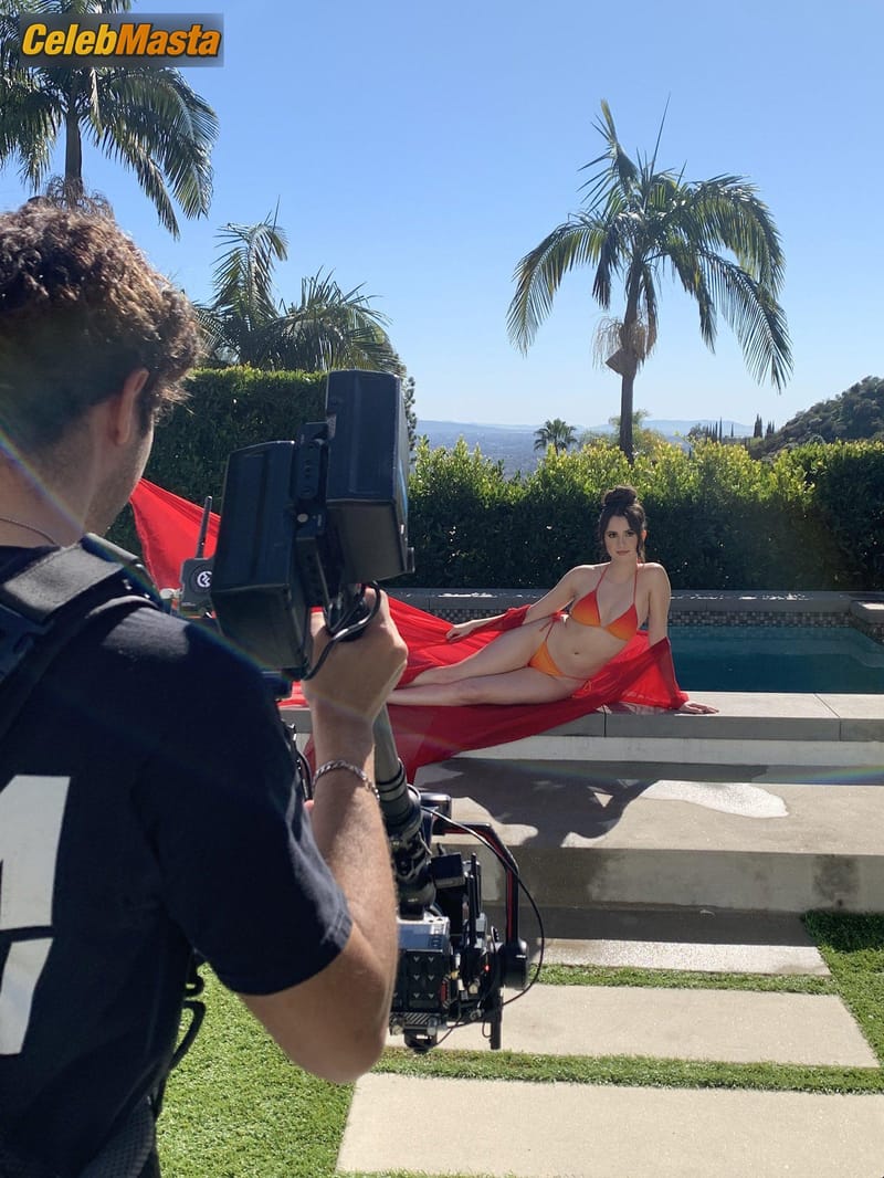 Photo Gallery: Laura Marano Sexy Bikini photo 2