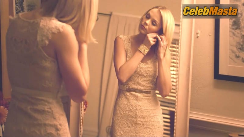 Laura Vandervoort Scene Photos Gallery from Coffee Shop photo 2