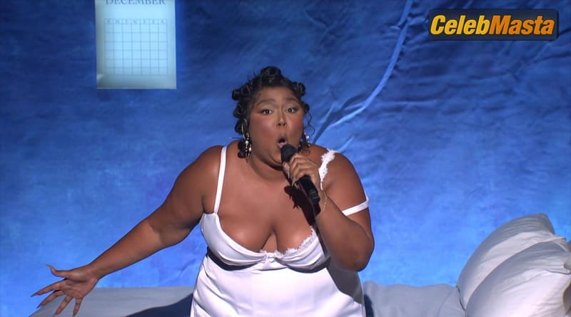 Lizzo Photo Set from Saturday Night Live photo 2