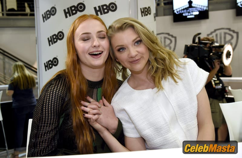 Photo Gallery: Maisie Williams Sexy With Sophie Turner In San Diego photo 2