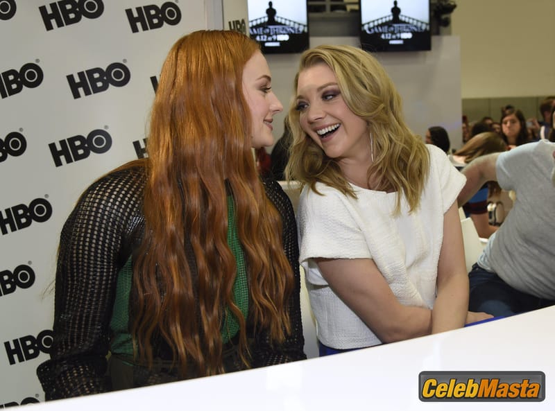 Photo Gallery: Maisie Williams Sexy With Sophie Turner In San Diego photo 4