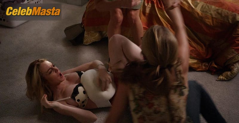 Lindsay Lohan Photo Gallery from Labor Pains photo 1