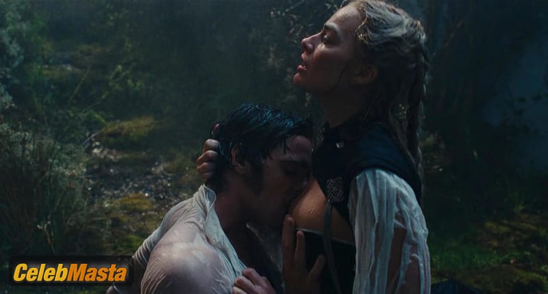 Photo Gallery: Margot Robbie in “wuthering Heights” photo 4