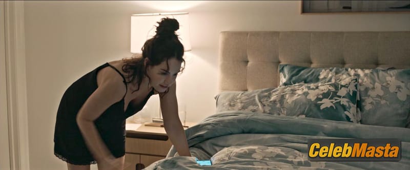 Photo Gallery: Lily James in Relay photo 2