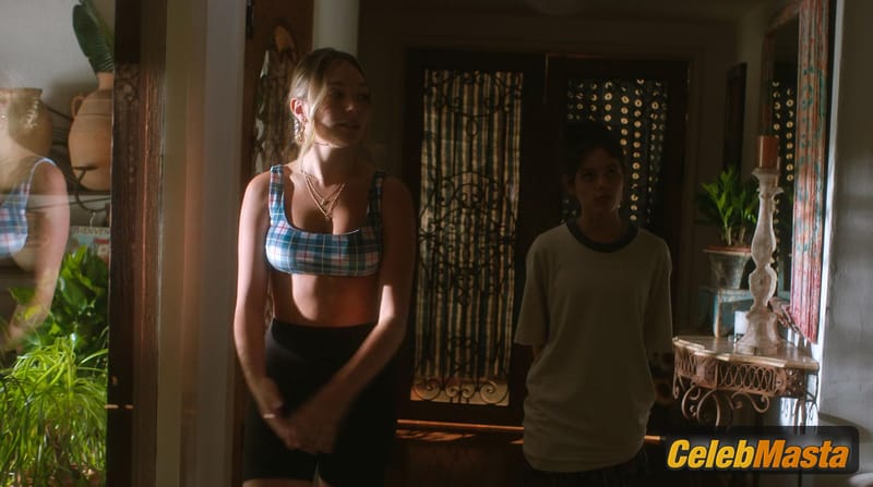 Photo Gallery: Maddie Ziegler in The Fallout photo 3