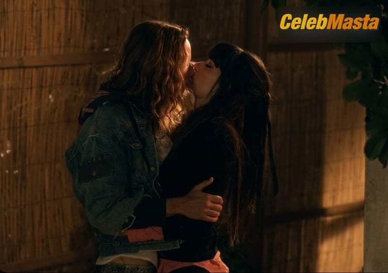 Photo Gallery: Mia Kirshner in The L Word photo 1