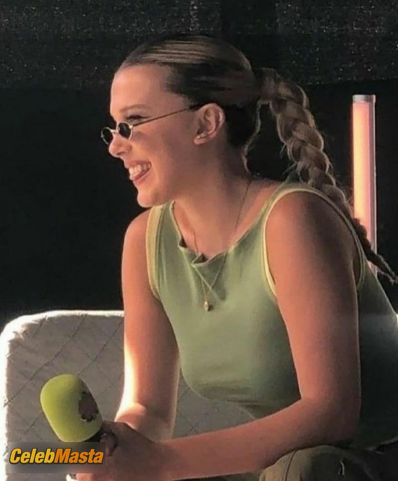Millie Bobby Brown Photo Set: Sexy Seen On Instagram And Conventions photo 4