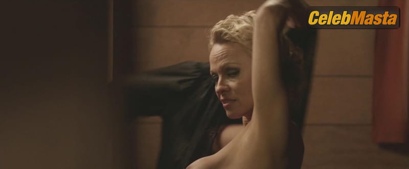 Photo Gallery: Pamela Anderson in The People Garden photo 2