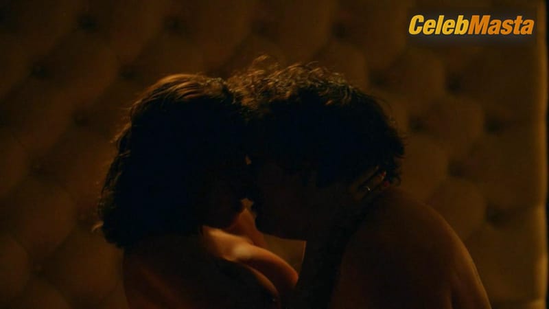 Photo Gallery: Paulina Gaitan in Narcos photo 2