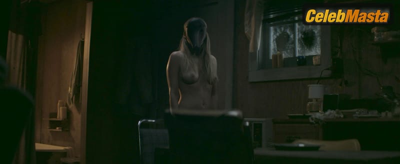 Photo Gallery: Riley Keough in Hold The Dark photo 3