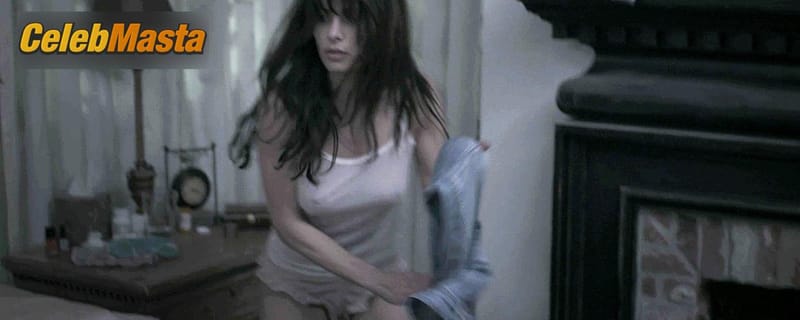 Photo Gallery: Sarah Shahi in Static photo 1