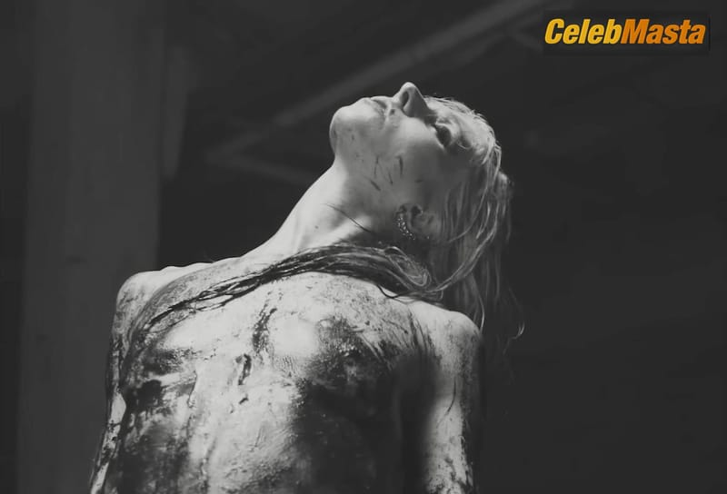 Photo Gallery: Taylor Momsen in For I Am Death // Life Evermore Pt.2 photo 3