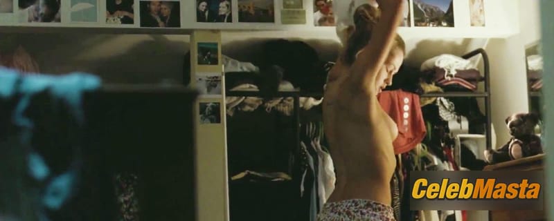 Photo Gallery: Teresa Palmer in Bear photo 4